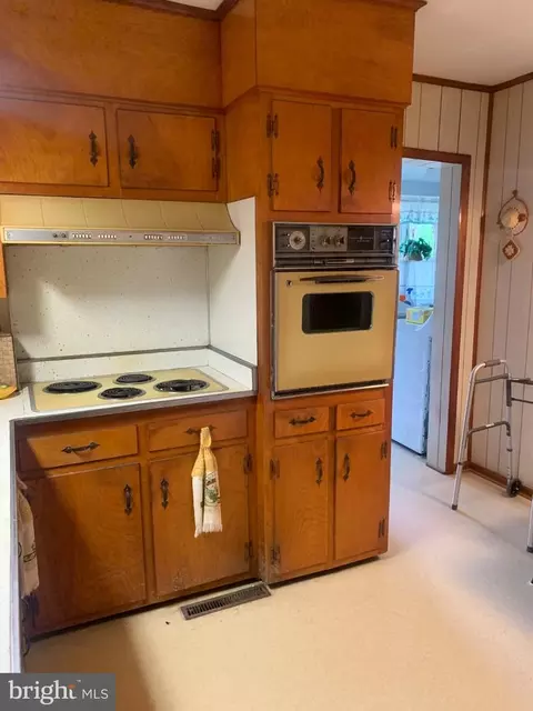 Kitchen - 1007 Hudson Rd, Cambridge, MD 21613 photo 2 of 2