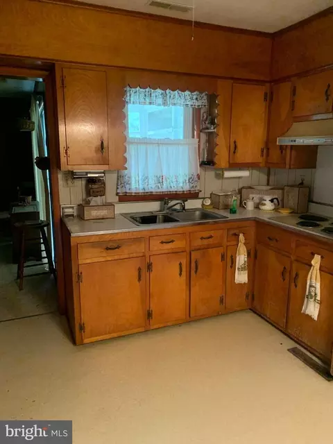 Kitchen - 1007 Hudson Rd, Cambridge, MD 21613 photo 1 of 2