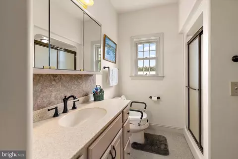 Bath - 5113 River Rd, Hurlock, MD 21643 photo 1 of 4