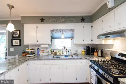 Kitchen - 5188 Aireys Rd, Cambridge, MD 21613 photo 2 of 3