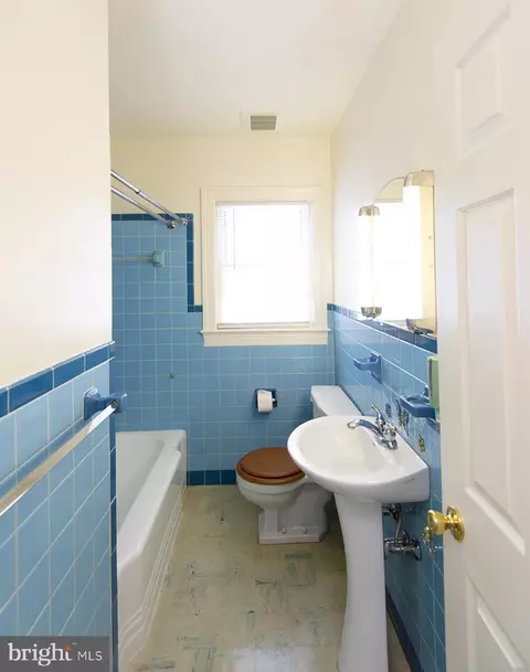 Bath - 406 Shepherd Ave, Cambridge, MD 21613 photo 1 of 1