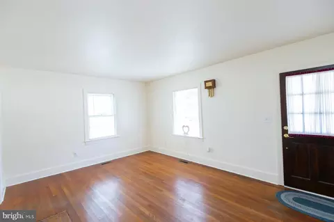 Living - 406 Shepherd Ave, Cambridge, MD 21613 photo 4 of 4