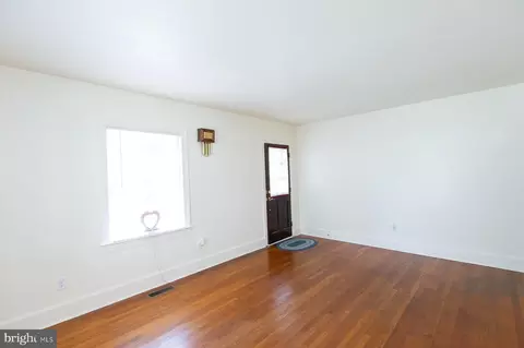 Living - 406 Shepherd Ave, Cambridge, MD 21613 photo 1 of 4