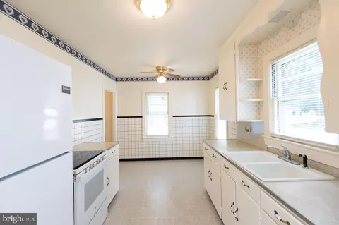 Kitchen - 406 Shepherd Ave, Cambridge, MD 21613 photo 1 of 4
