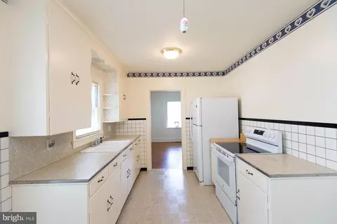 Kitchen - 406 Shepherd Ave, Cambridge, MD 21613 photo 2 of 4