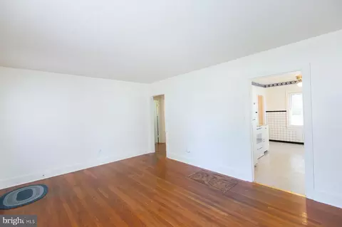 Living - 406 Shepherd Ave, Cambridge, MD 21613 photo 2 of 4
