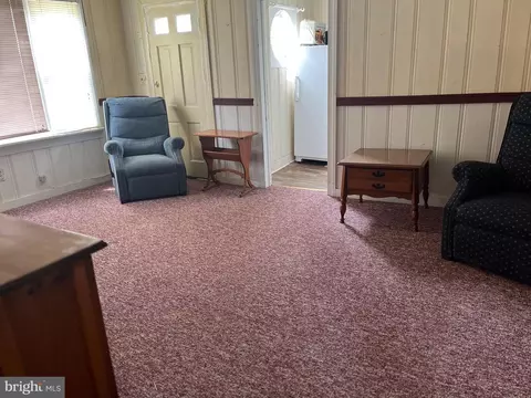 Living - 3240 Robbins Rd, Crapo, MD 21626 photo 1 of 3