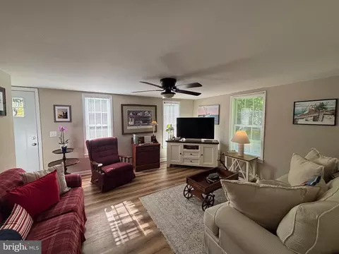 Living - 1610 Hudson Rd, Cambridge, MD 21613 photo 2 of 2