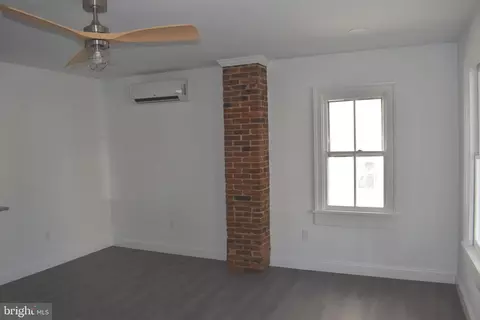 Living - 207 Willis St, Cambridge, MD 21613 photo 1 of 2