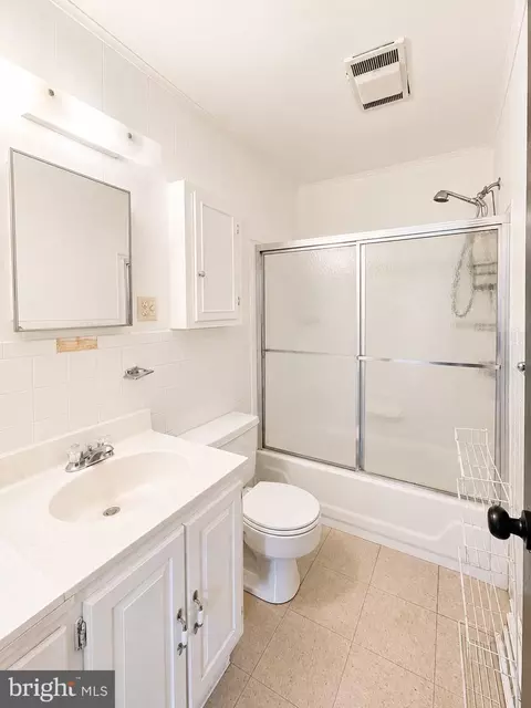 Bath - 41 Algonquin Rd, Cambridge, MD 21613 photo 1 of 2