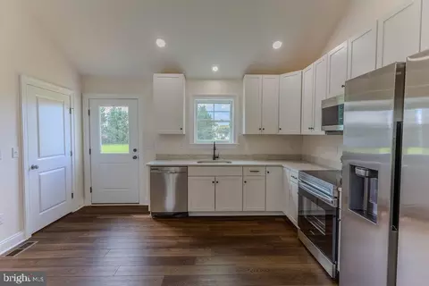 Entry Way - 121 Willow Dr, Hurlock, MD 21643 photo 3 of 12