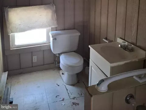 Bath - 614 Douglas St, Cambridge, MD 21613 photo 1 of 1