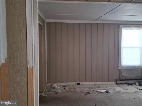 Entry Way - 614 Douglas St, Cambridge, MD 21613 photo 3 of 11