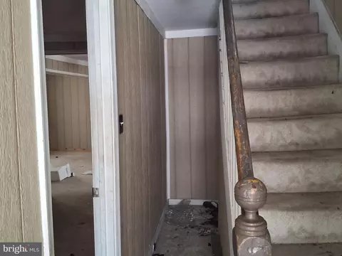 Entry Way - 614 Douglas St, Cambridge, MD 21613 photo 2 of 11