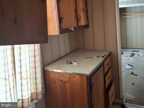 Entry Way - 614 Douglas St, Cambridge, MD 21613 photo 5 of 11
