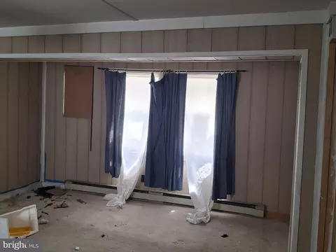 Living - 614 Douglas St, Cambridge, MD 21613 photo 1 of 2