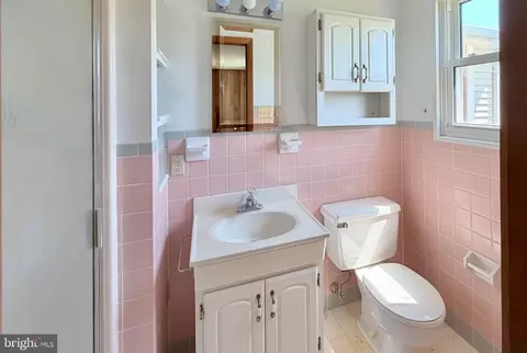 Bath - 5453 Casson Neck Rd, Cambridge, MD 21613 photo 1 of 3