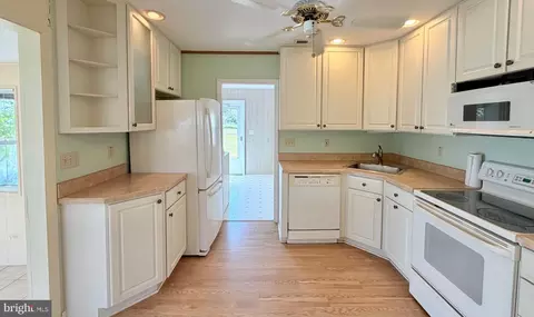 Kitchen - 5453 Casson Neck Rd, Cambridge, MD 21613 photo 2 of 2