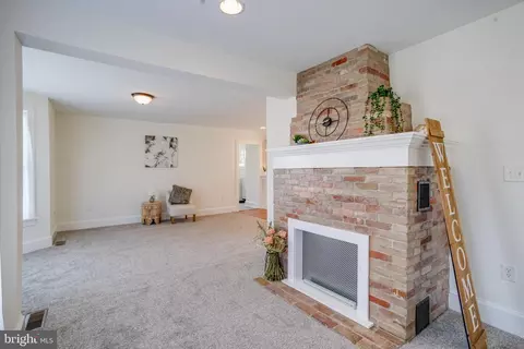 Living - 201 Wrights Ave, Hurlock, MD 21643 photo 4 of 11