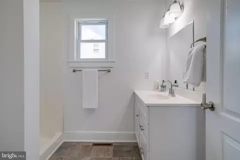 Bath - 201 Wrights Ave, Hurlock, MD 21643 photo 1 of 10