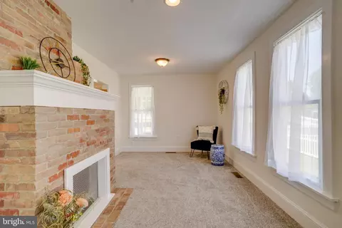 Living - 201 Wrights Ave, Hurlock, MD 21643 photo 6 of 11