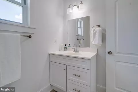 Bath - 201 Wrights Ave, Hurlock, MD 21643 photo 2 of 10
