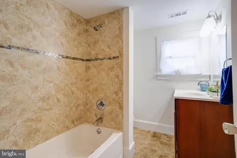 Bath - 201 Wrights Ave, Hurlock, MD 21643 photo 8 of 10