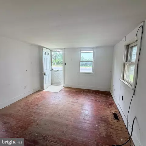 Living - 1007 Roslyn Ave, Cambridge, MD 21613 photo 2 of 2