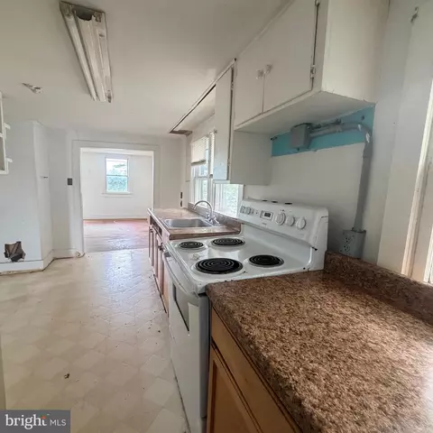 Kitchen - 1007 Roslyn Ave, Cambridge, MD 21613 photo 1 of 1