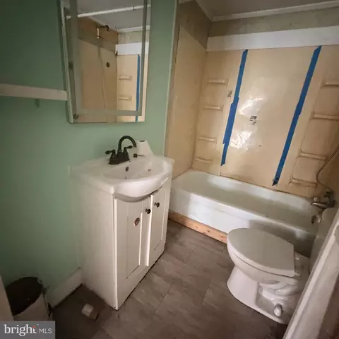 Bath - 1007 Roslyn Ave, Cambridge, MD 21613 photo 1 of 1