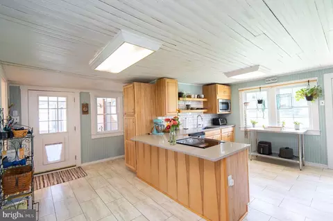 Kitchen - 885 Hudson Rd, Cambridge, MD 21613 photo 2 of 2