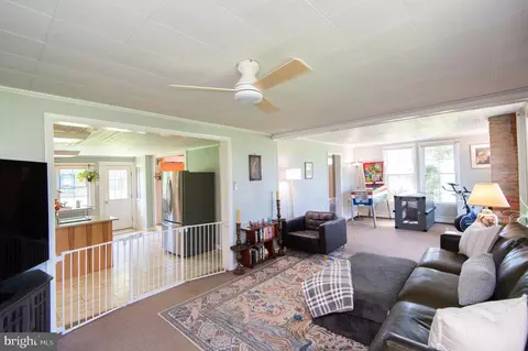 Living - 885 Hudson Rd, Cambridge, MD 21613 photo 2 of 2