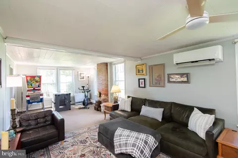 Living - 885 Hudson Rd, Cambridge, MD 21613 photo 1 of 2
