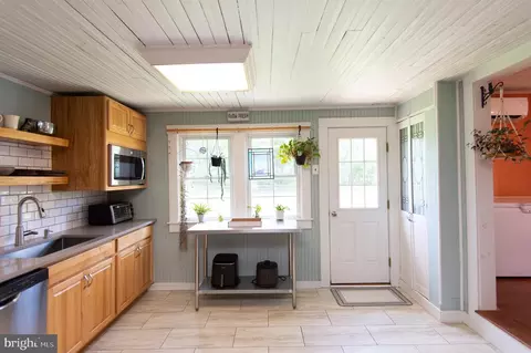 Entry Way - 885 Hudson Rd, Cambridge, MD 21613 photo 1 of 5