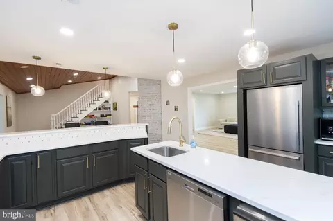 Kitchen - 1001 Wagner Point Rd, Cambridge, MD 21613 photo 4 of 5