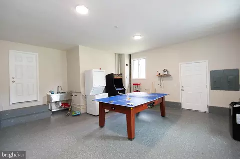 Entry Way - 1001 Wagner Point Rd, Cambridge, MD 21613 photo 10 of 16