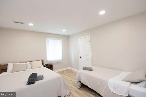 Bedroom - 1001 Wagner Point Rd, Cambridge, MD 21613 photo 4 of 19