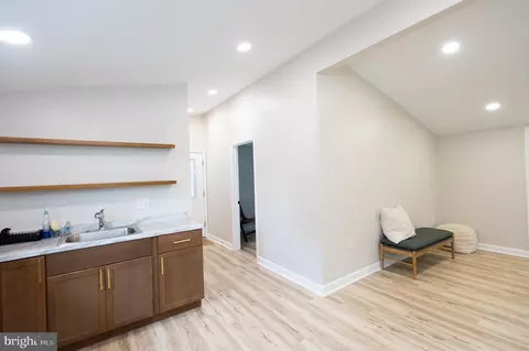Entry Way - 1001 Wagner Point Rd, Cambridge, MD 21613 photo 16 of 16