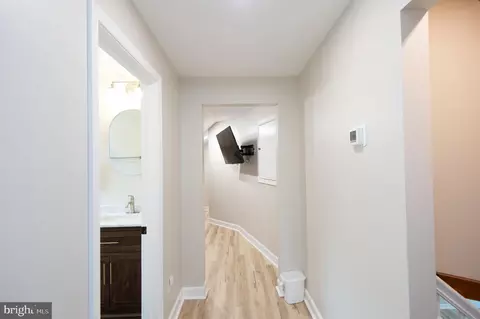 Entry Way - 1001 Wagner Point Rd, Cambridge, MD 21613 photo 11 of 16