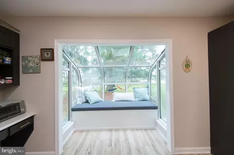 Entry Way - 1001 Wagner Point Rd, Cambridge, MD 21613 photo 5 of 16