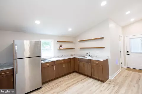 Entry Way - 1001 Wagner Point Rd, Cambridge, MD 21613 photo 15 of 16