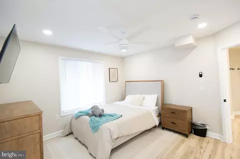 Bedroom - 1001 Wagner Point Rd, Cambridge, MD 21613 photo 2 of 19