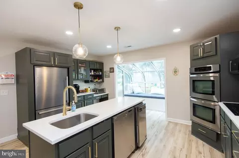 Kitchen - 1001 Wagner Point Rd, Cambridge, MD 21613 photo 5 of 5