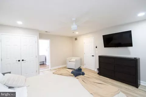 Bedroom - 1001 Wagner Point Rd, Cambridge, MD 21613 photo 8 of 19