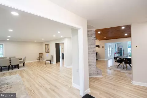 Entry Way - 1001 Wagner Point Rd, Cambridge, MD 21613 photo 2 of 16