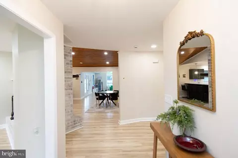 Entry Way - 1001 Wagner Point Rd, Cambridge, MD 21613 photo 1 of 16