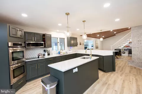Kitchen - 1001 Wagner Point Rd, Cambridge, MD 21613 photo 3 of 5