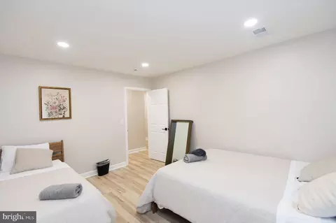 Bedroom - 1001 Wagner Point Rd, Cambridge, MD 21613 photo 5 of 19