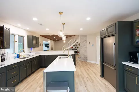 Kitchen - 1001 Wagner Point Rd, Cambridge, MD 21613 photo 2 of 5