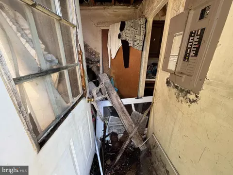 Entry Way - 703 High St, Cambridge, MD 21613 photo 1 of 2
